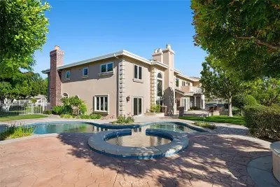 6863 Canyon Hill Dr
