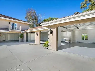 6863 Canyon Hill Dr