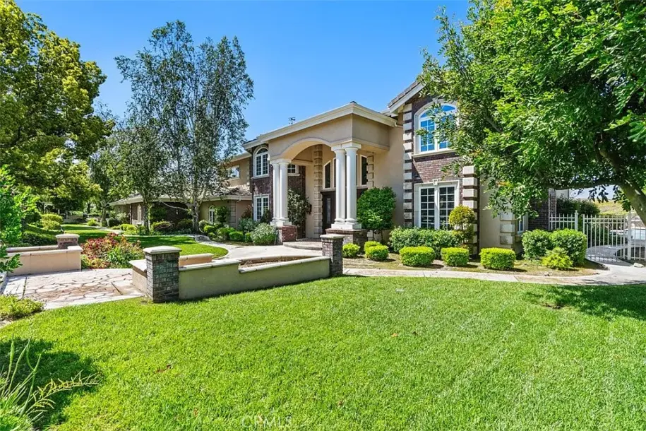 6863 Canyon Hill Dr-36