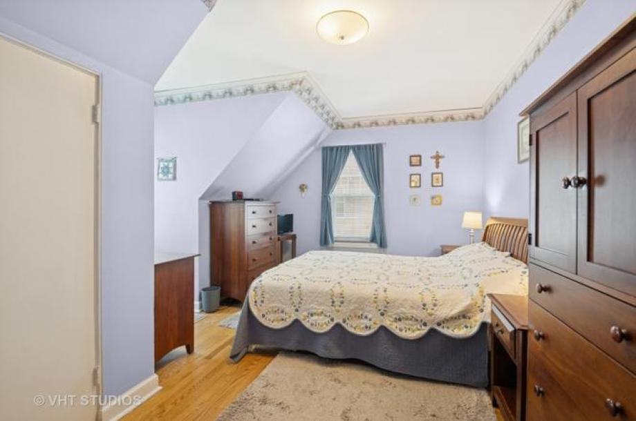 6552 N Waukesha Ave-11
