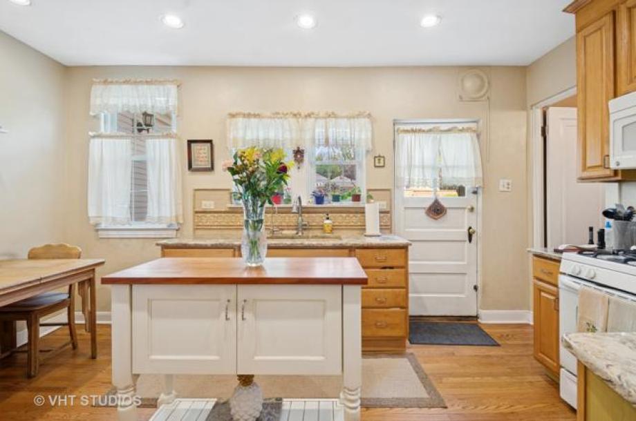 6552 N Waukesha Ave-6