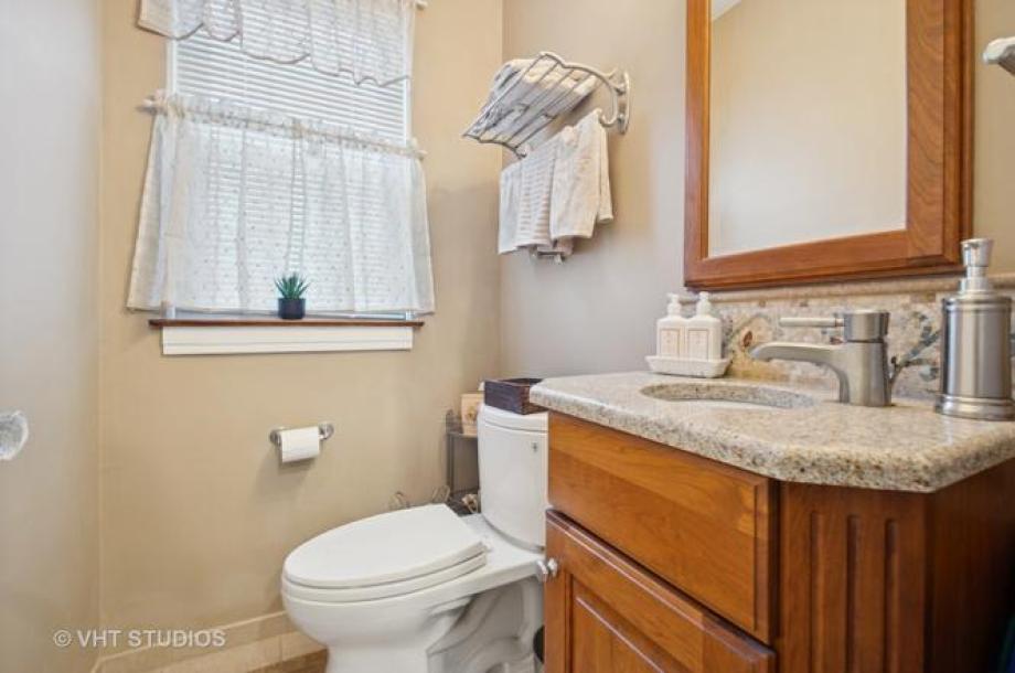 6552 N Waukesha Ave-8