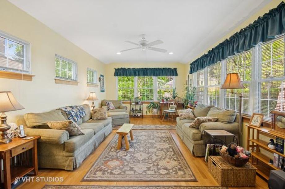6552 N Waukesha Ave-9