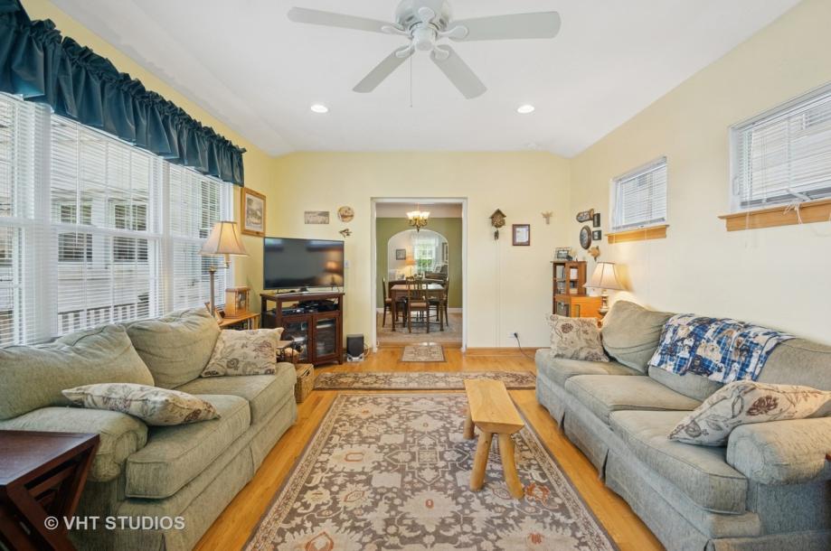 6552 N Waukesha Ave-10