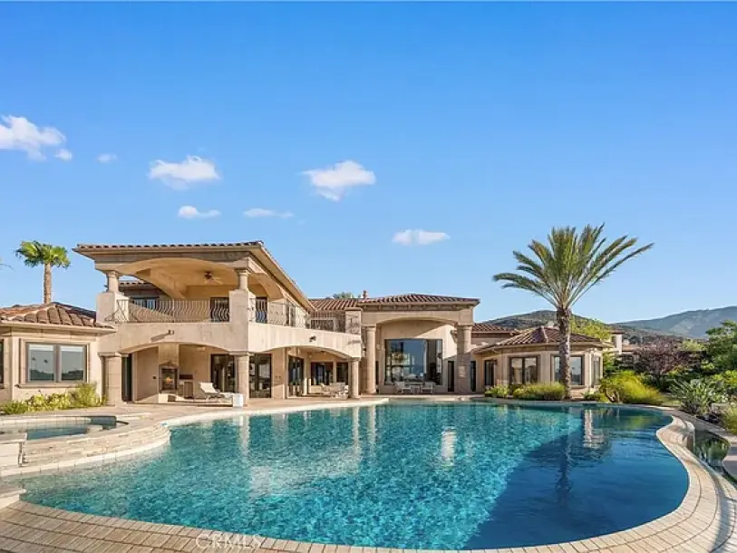 423 Cleveland Way, Corona, CA 92881-2