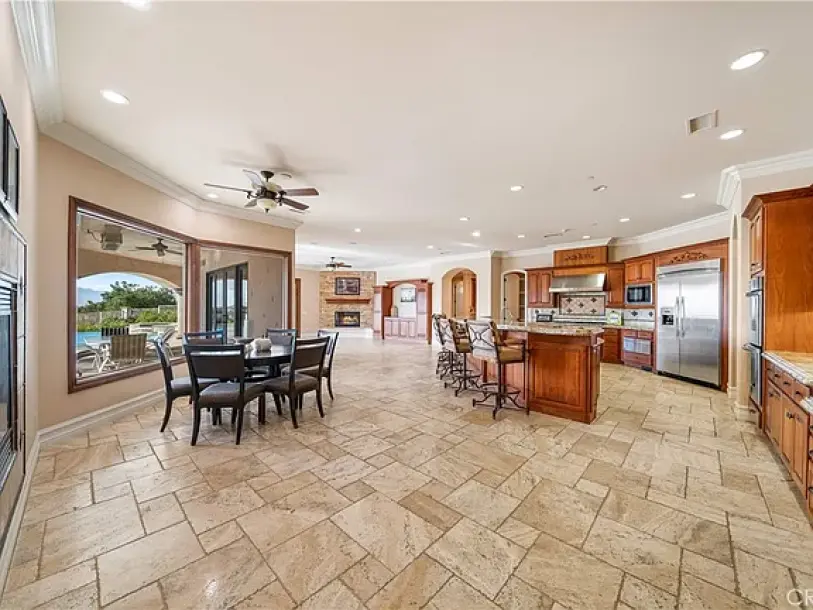 423 Cleveland Way, Corona, CA 92881-29