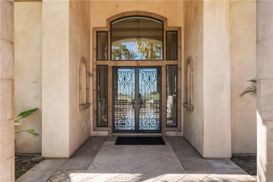 423 Cleveland Way, Corona, CA 92881-7