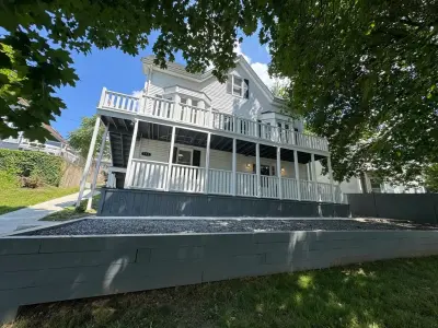 190 Common St