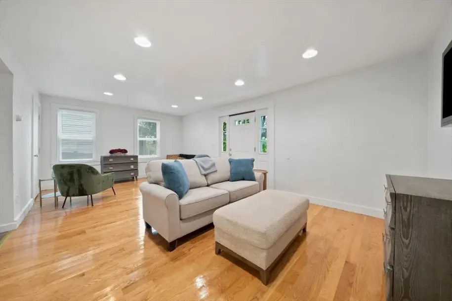 190 Common St-4