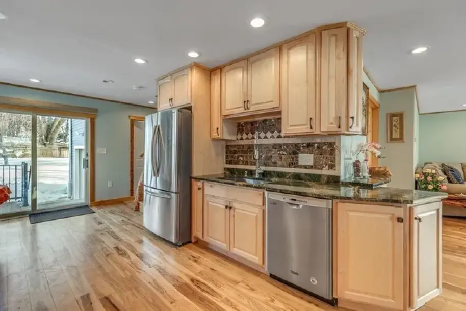 151 Dorchester St-13