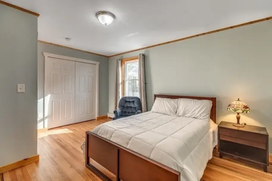 151 Dorchester St-15