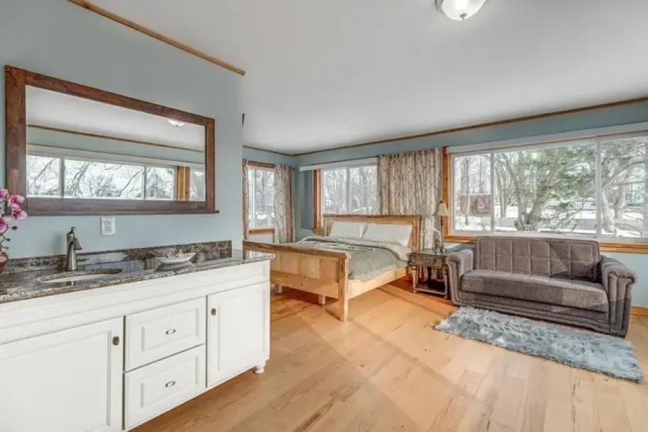 151 Dorchester St-20