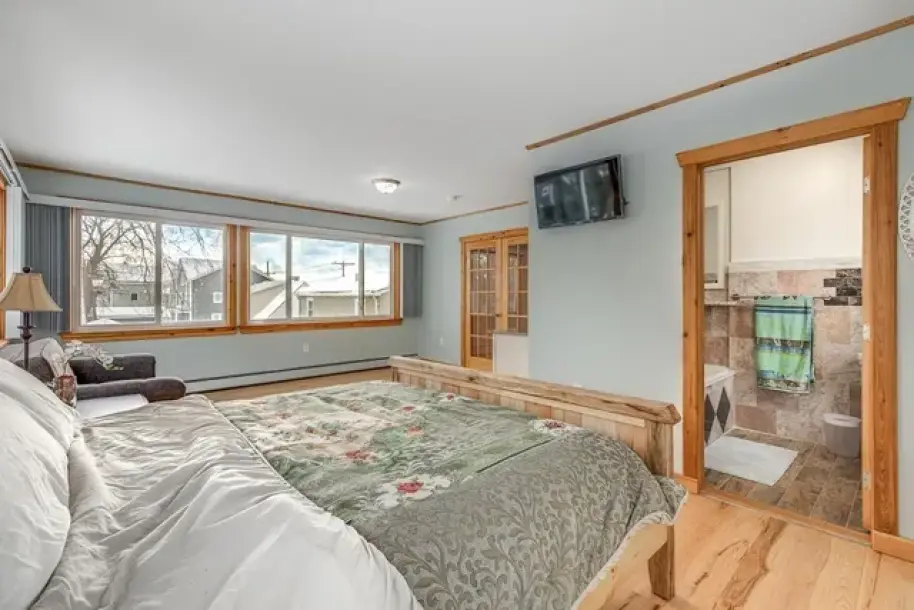 151 Dorchester St-21
