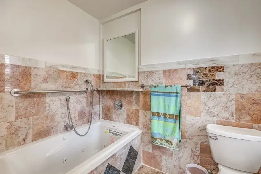 151 Dorchester St-22