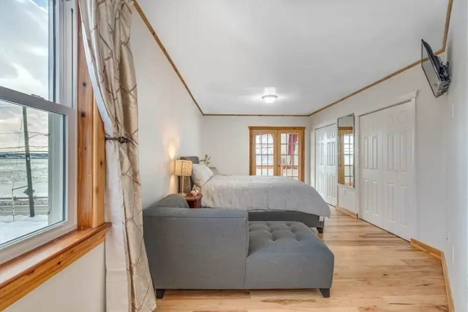 151 Dorchester St-23