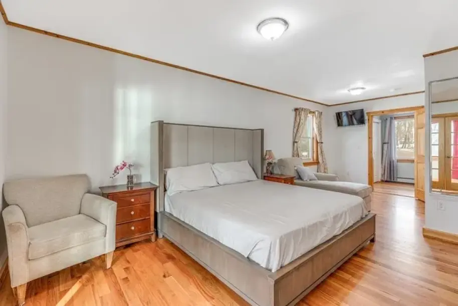 151 Dorchester St-25