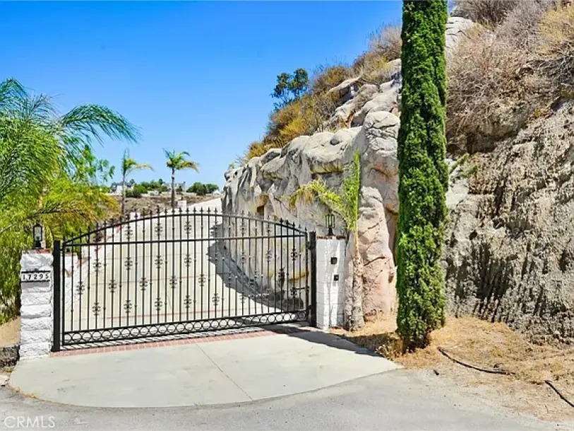 17295 Ridge Canyon Dr, Riverside, CA 92506-2