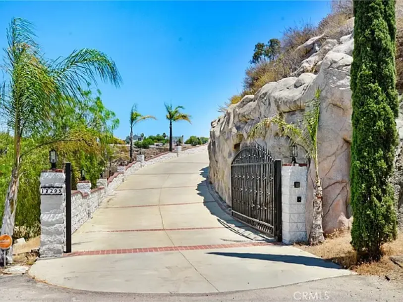17295 Ridge Canyon Dr, Riverside, CA 92506-3