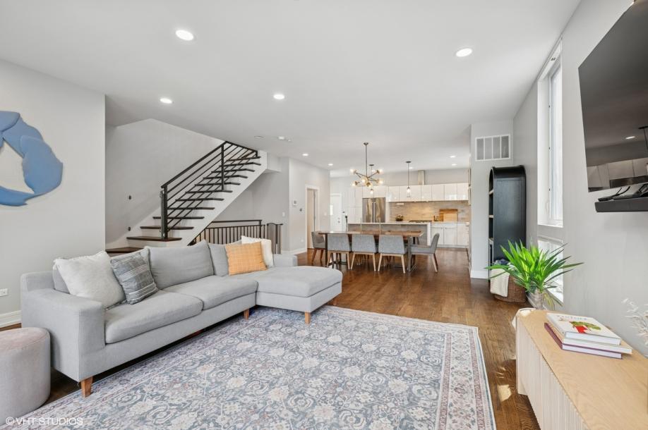 1633 N Saint Louis Ave-16