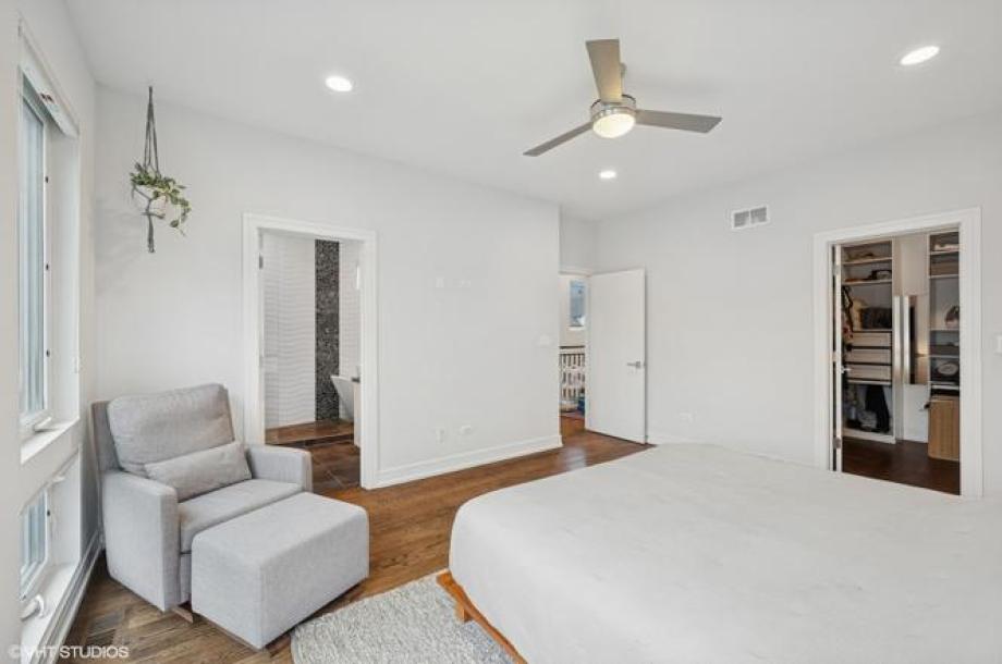 1633 N Saint Louis Ave-17