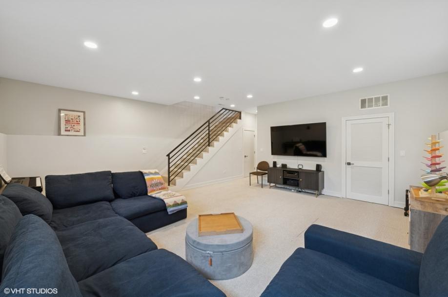 1633 N Saint Louis Ave-20