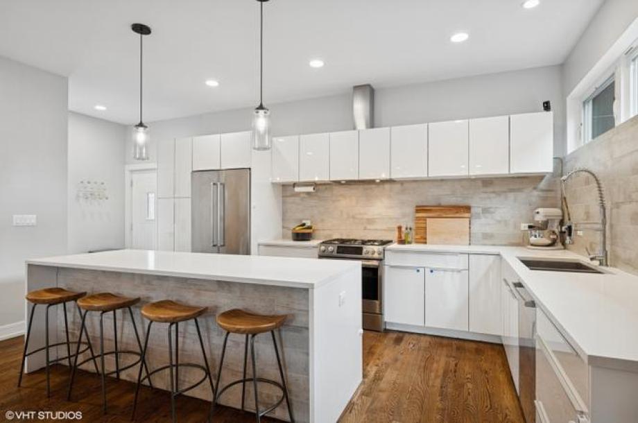 1633 N Saint Louis Ave-3