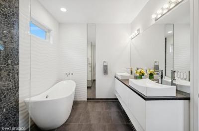 1633 N Saint Louis Ave