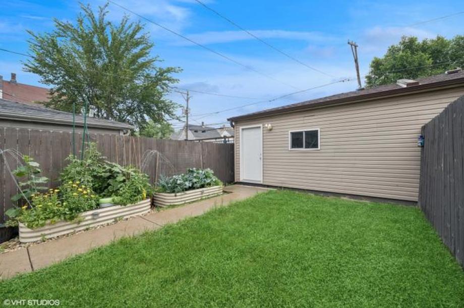 1633 N Saint Louis Ave-27