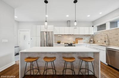 1633 N Saint Louis Ave