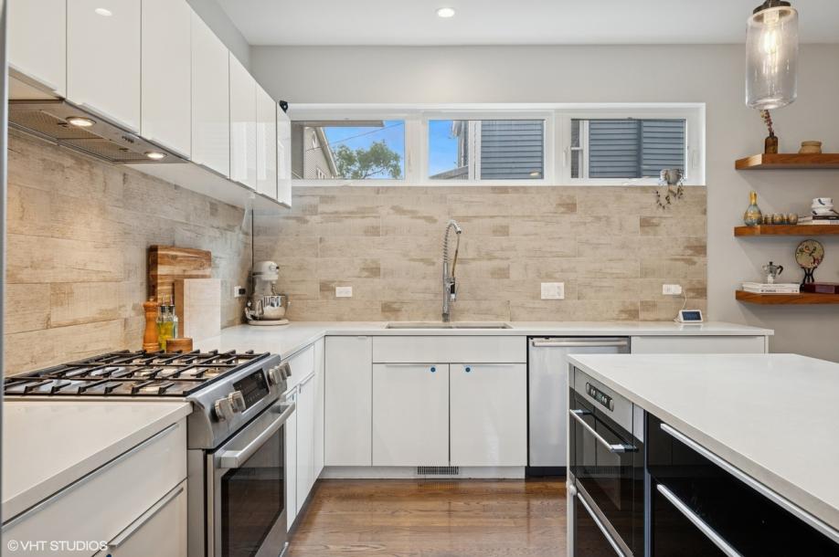 1633 N Saint Louis Ave-5