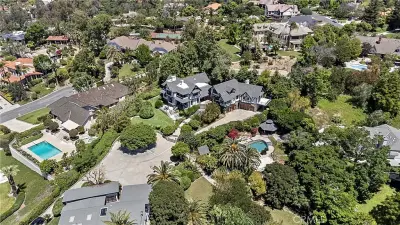 7008 Hawarden Dr