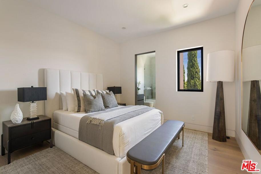 12700 Woodgreen St, Los Angeles, CA 90066-21