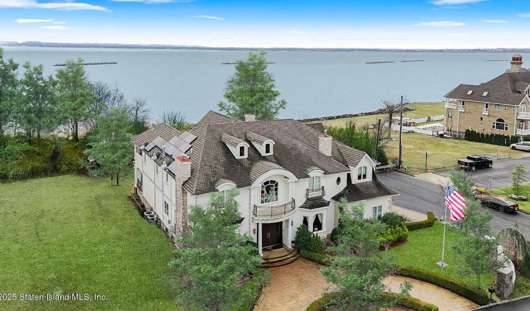 14 Ottavio Promenade, Staten Island, NY 10307-1