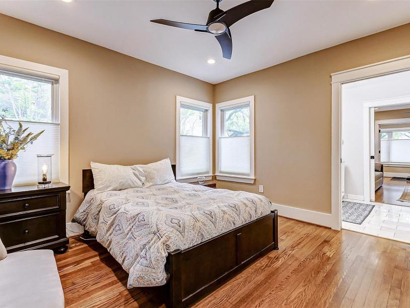 1420 Vassar St, Houston, TX 77006-11