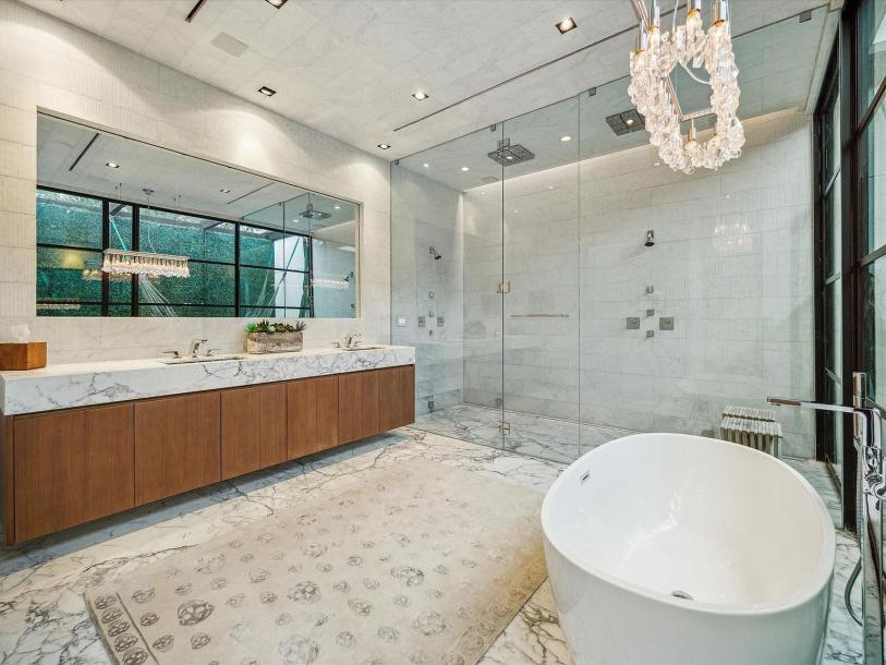1529 Indiana St, Houston, TX 77006-23