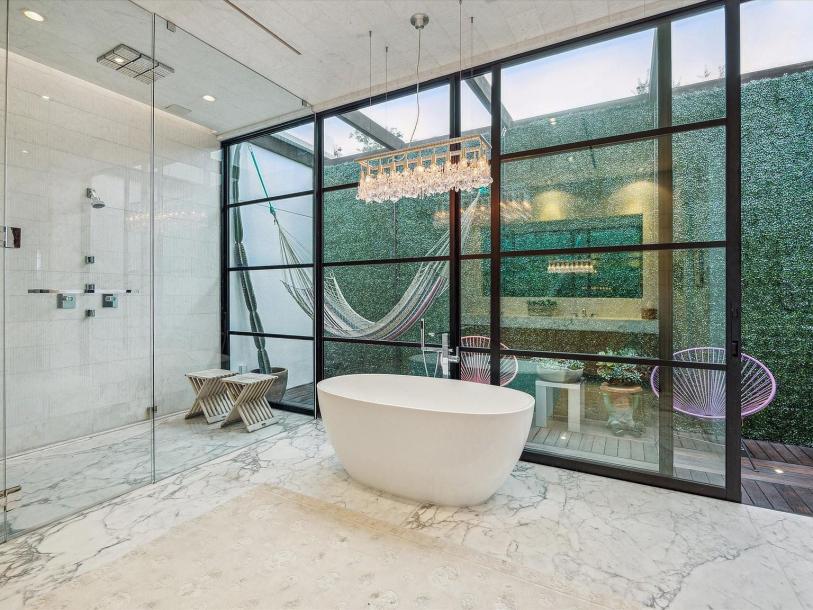 1529 Indiana St, Houston, TX 77006-22