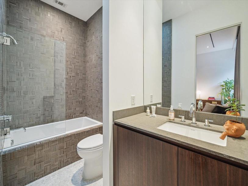 1529 Indiana St, Houston, TX 77006-37
