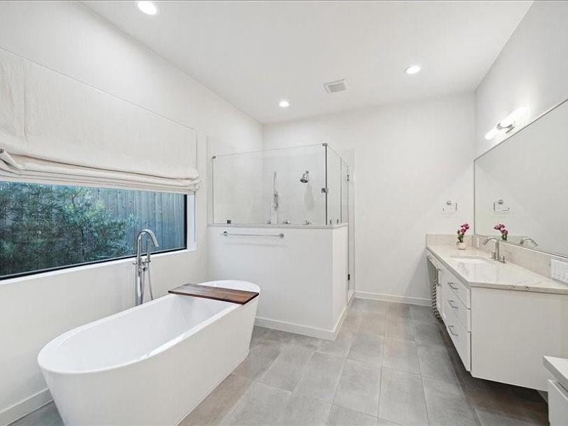 1737 Libbey Dr, Houston, TX 77018-27