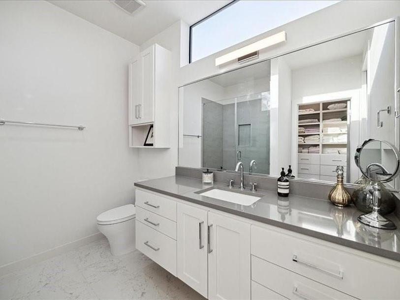 1737 Libbey Dr, Houston, TX 77018-22