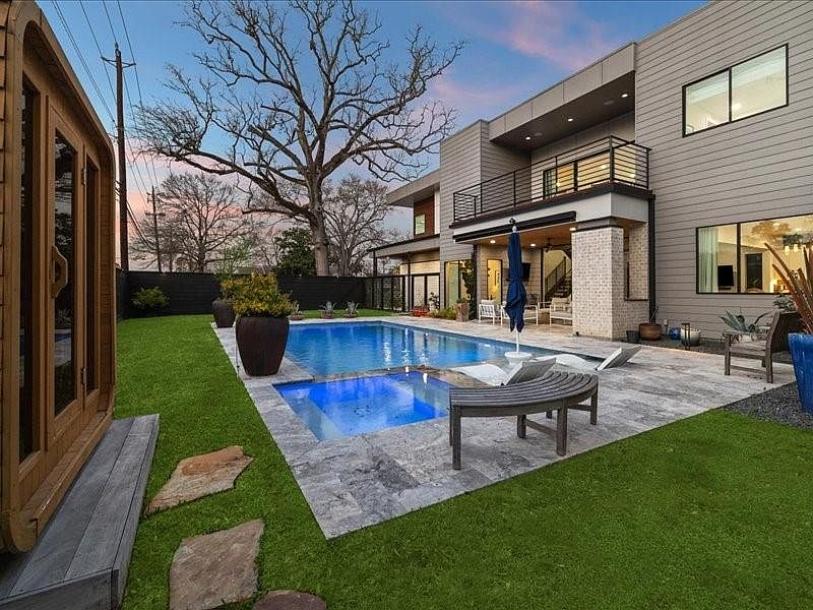 1737 Libbey Dr, Houston, TX 77018-8