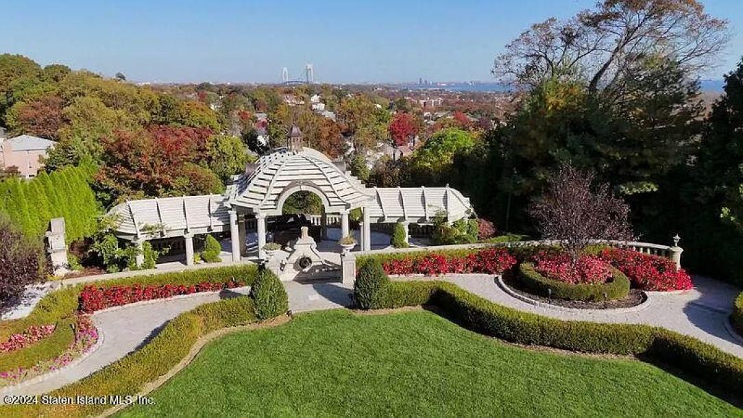 177 Benedict Rd, Staten Island, NY 10304-2