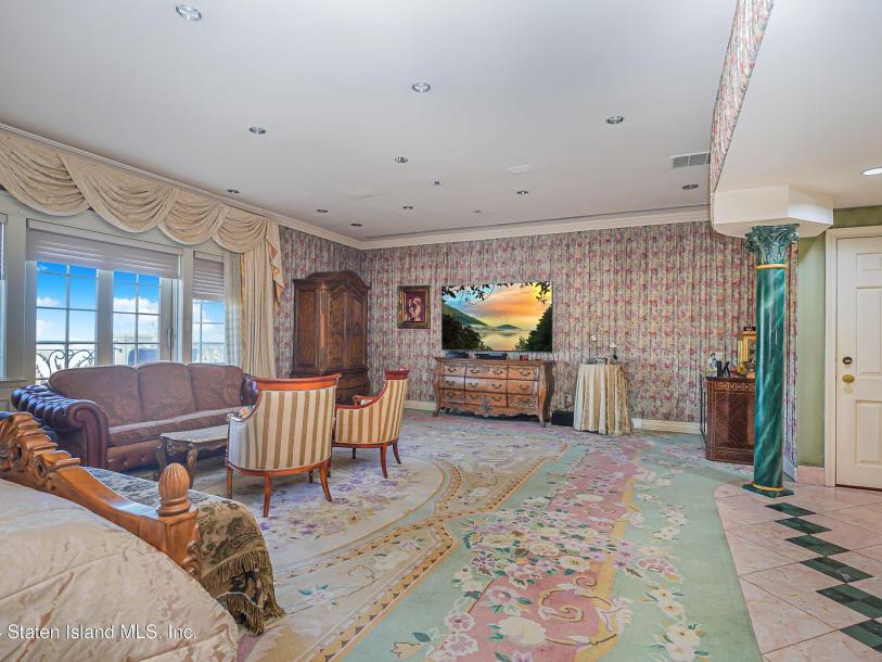 177 Benedict Rd, Staten Island, NY 10304-26