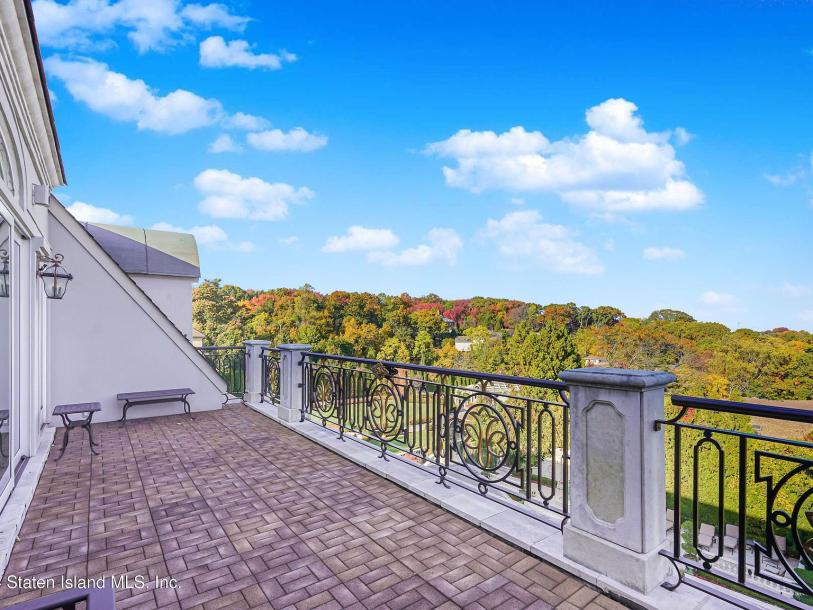 177 Benedict Rd, Staten Island, NY 10304-37