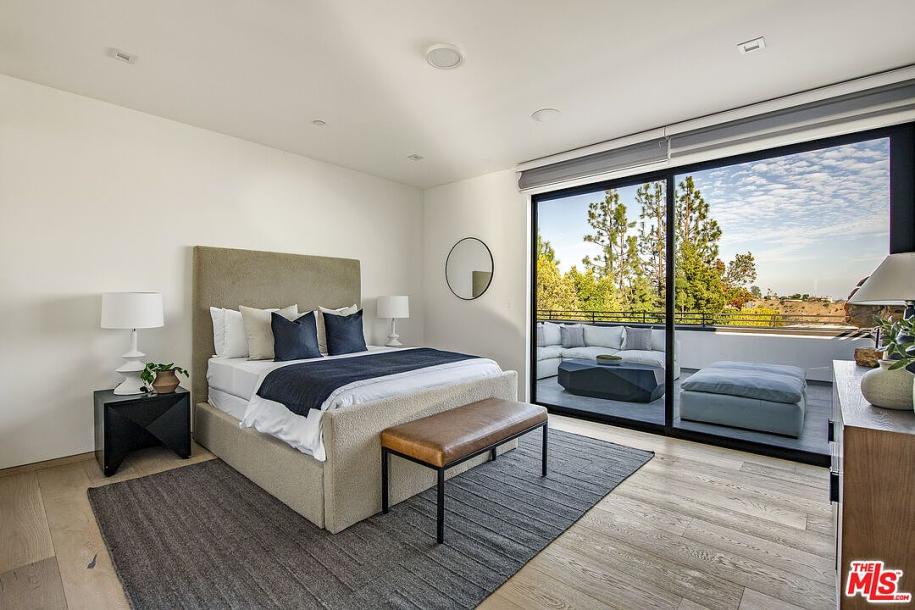 2301 Hercules Dr, Los Angeles, CA 90046-6
