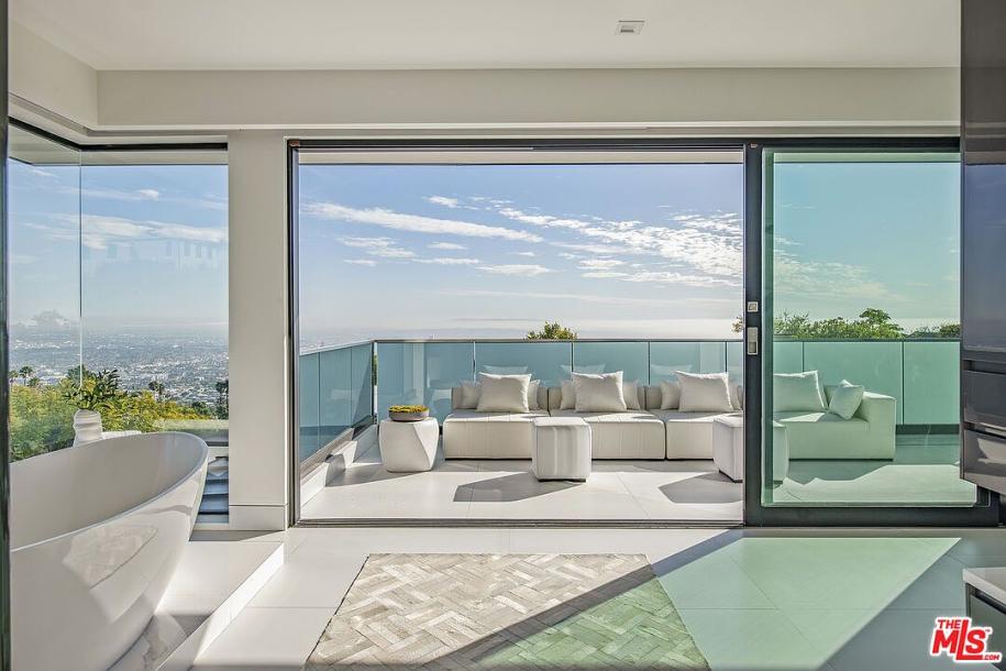 2301 Hercules Dr, Los Angeles, CA 90046-9