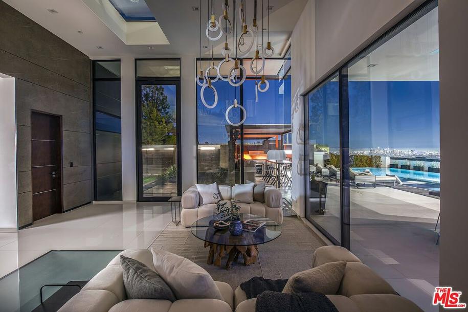 2301 Hercules Dr, Los Angeles, CA 90046-21
