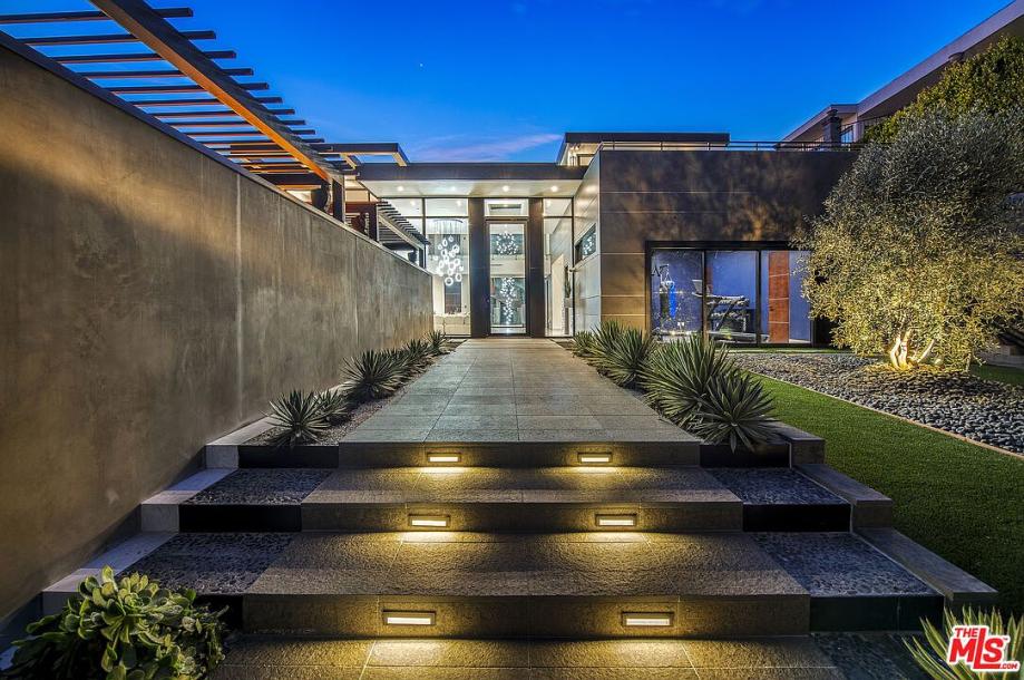 2301 Hercules Dr, Los Angeles, CA 90046-23