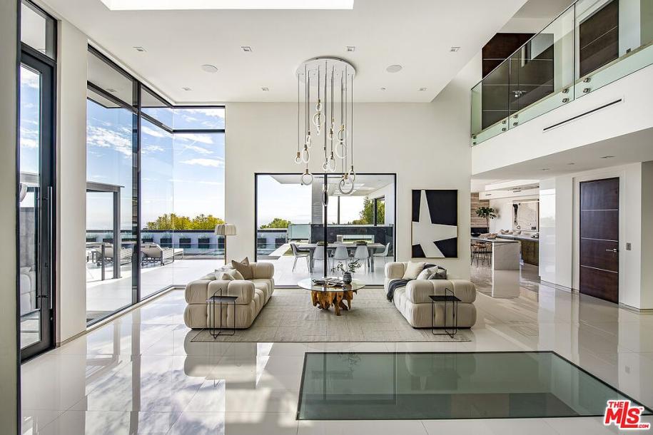 2301 Hercules Dr, Los Angeles, CA 90046-29