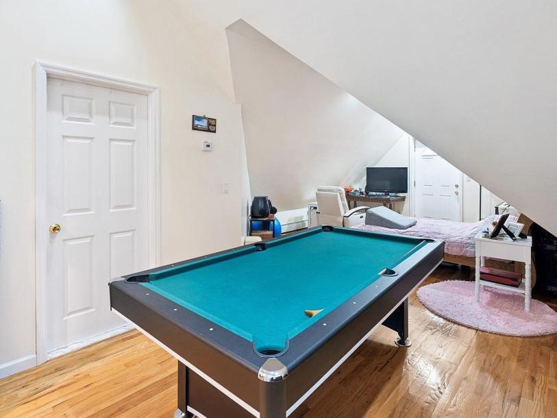 250-16 41st Road, Little Neck, NY 11363-5