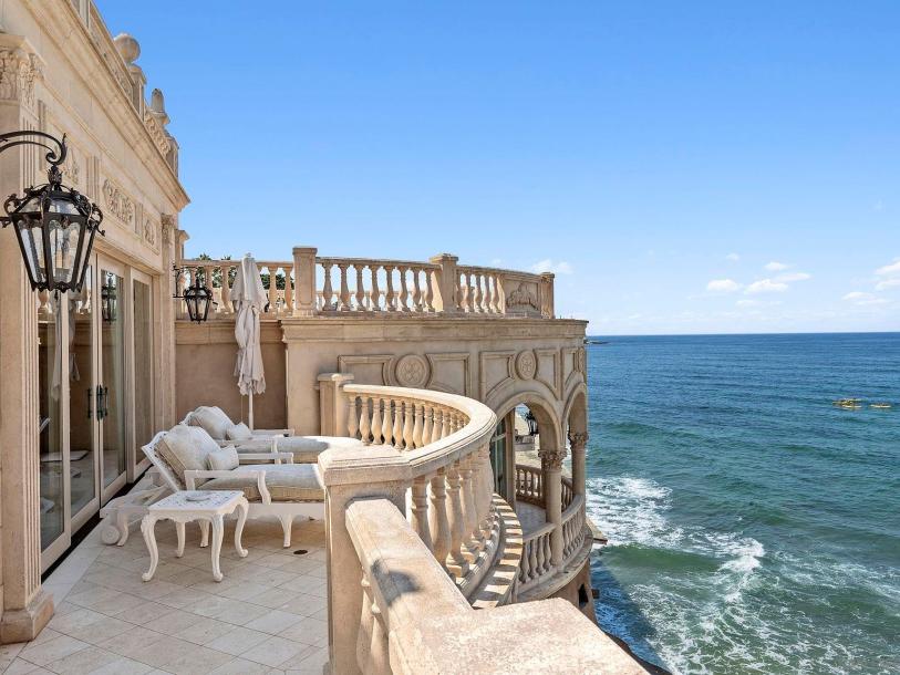 1900 Spindrift Dr, La Jolla, CA 92037-19